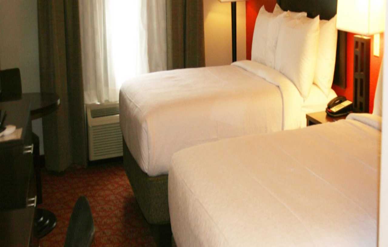 Holiday Inn Guin By Ihg Twin Ngoại thất bức ảnh